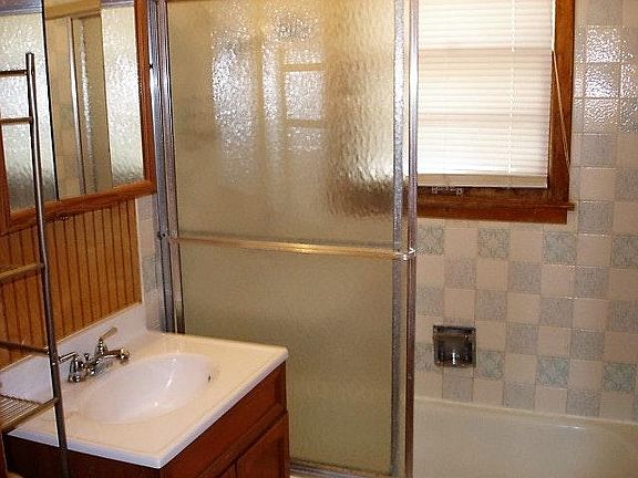 3rd image of 1325 Johnson Dr
