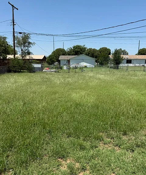 401 Saturn St — Photo 9
