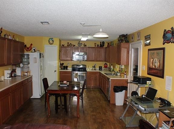 4th image of 4000 Golden Horn Ln
