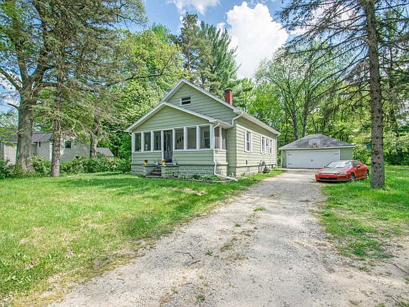 2nd image of 404 Lamoreaux Dr NW