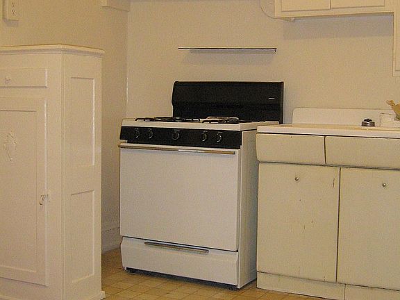 3rd image of 11864 Clifton Blvd