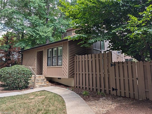 3rd image of 1686 Stonewood Dr