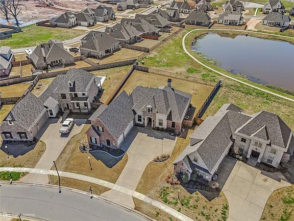 4th image of 699 Dumaine Dr