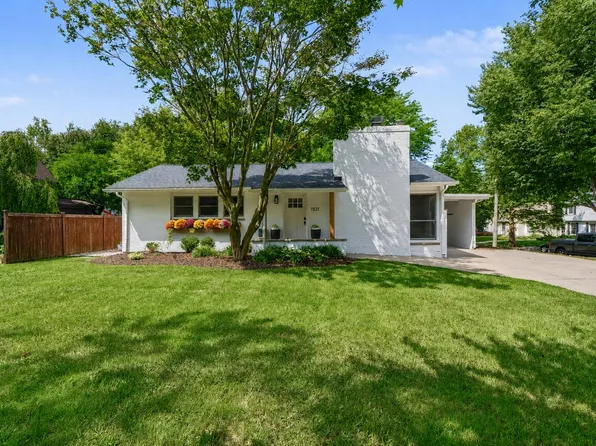 1521 Lake Grove Ave SE, East Grand Rapids, MI 49506