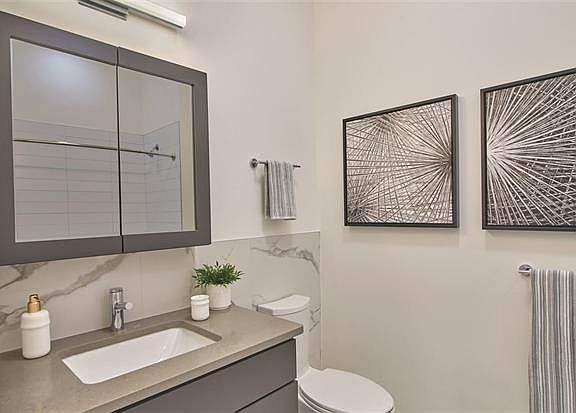 4th image of 250 Avenue E #D7cf9dbe4