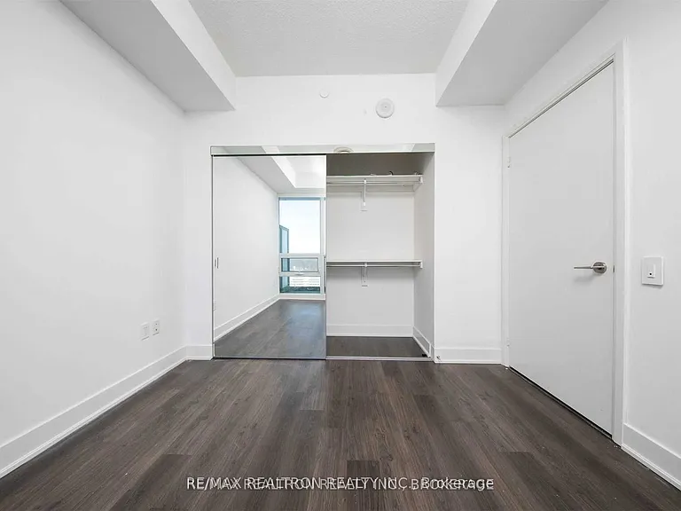 30 Roehampton Ave #1606 — Photo 18