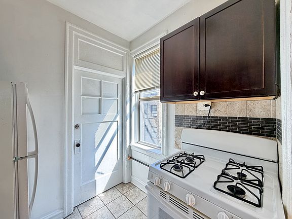 4th image of 1367 W Estes Ave #K2