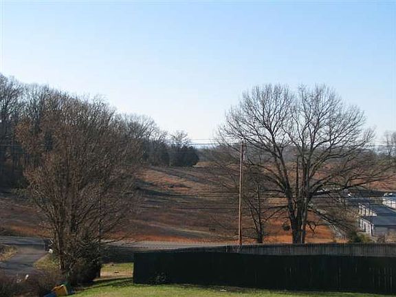 3rd image of 887 Isabell Dr