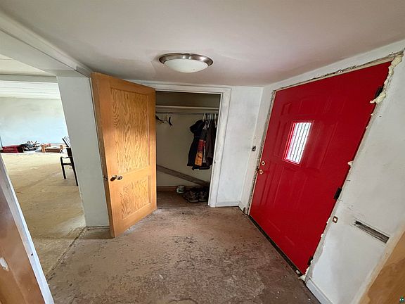 5th image of 731 E Camp St