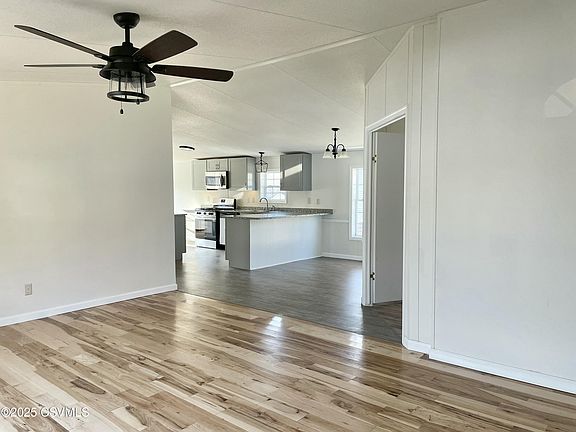 3rd image of 527 Clover Ave