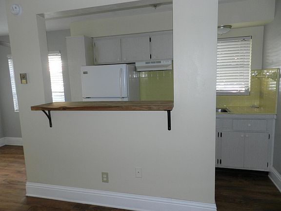 5th image of 725 2nd St N APT 9