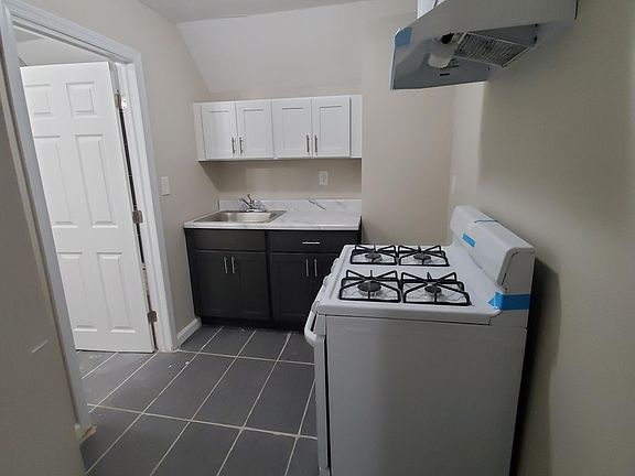 3rd image of 56 William St #3