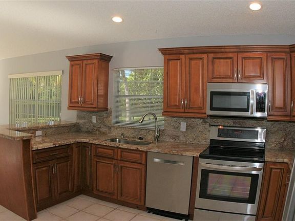 4th image of 808 Savannah Falls Dr