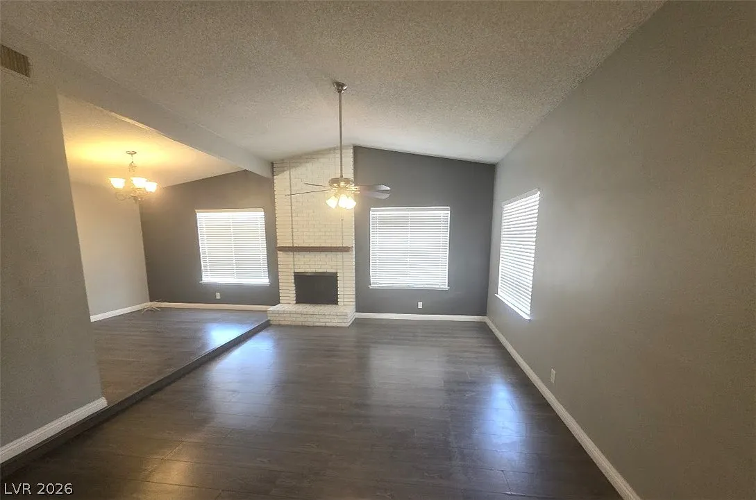 4 bed, 2.0 bath, 1902 sqft, $2,470 — Photo 4