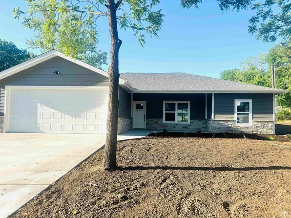 706 Webster St, Clay Center, KS 67432