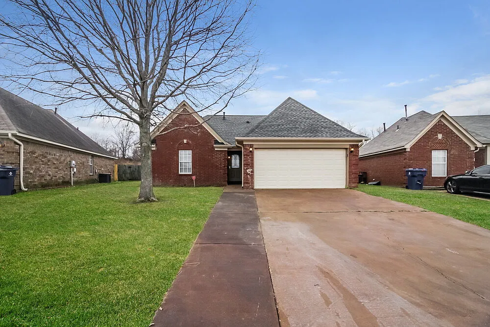 3 bed, 2.0 bath, 1350 sqft, $1,685 — Photo 2