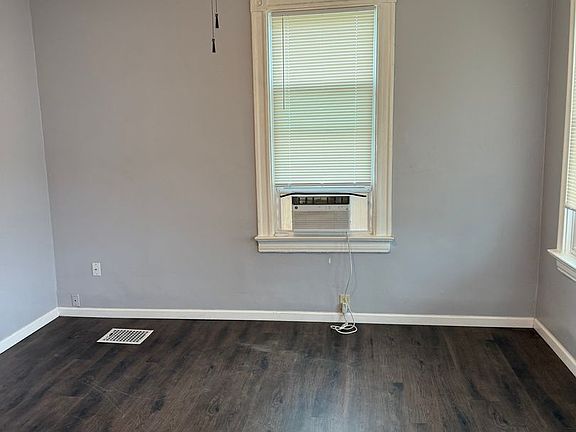 2nd image of 215 Courtland Ave Floor 1