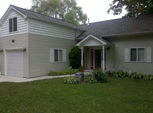 695 Lakeshore Dr, Columbiaville, MI 48421
