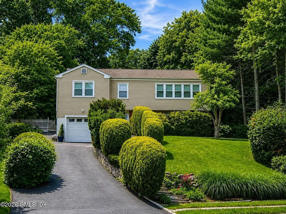 86 Sound Beach Avenue Ext