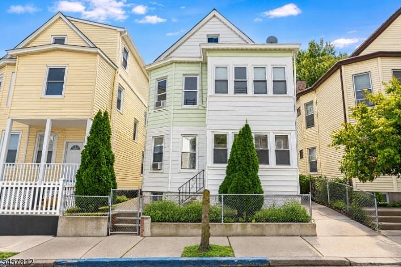 1st image of 262 Harrison St