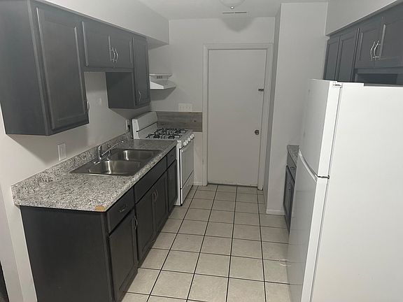 2nd image of 1504 W Lake Ave #4