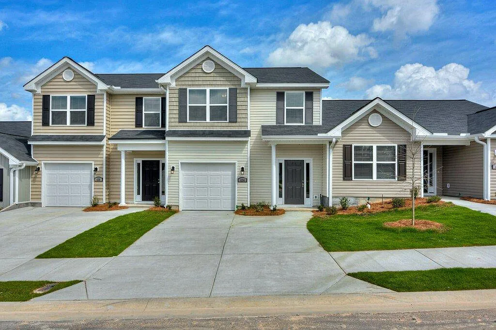 3 bed, 2.5 bath, 1524 sqft, $1,650 — Photo 1