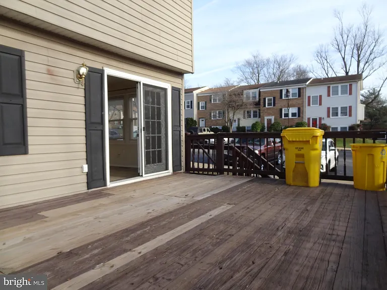 2074 Lake Grove Ln — Photo 6