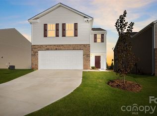 59 Caroline Valley Ln, Hendersonville, NC 28792