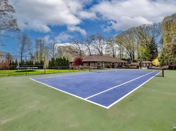131 Sunrise Dr, Hawthorne, NJ 07506