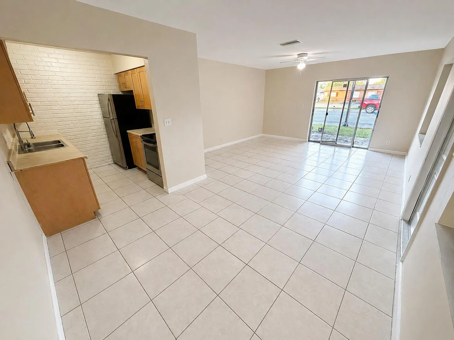 1 bed, 1.0 bath, 3000 sqft, $1,395 — Photo 2