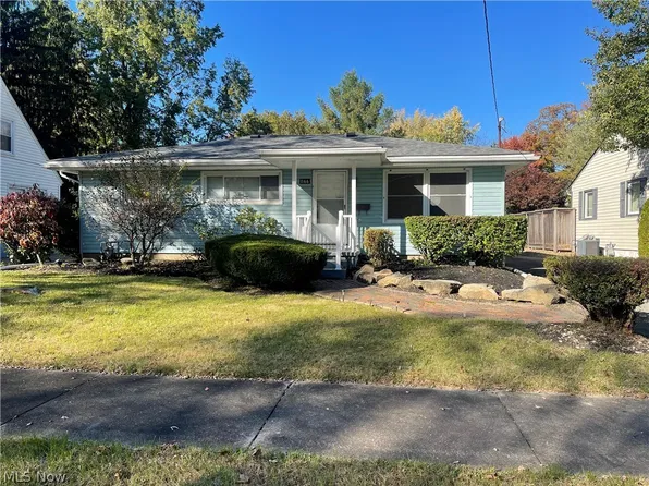 1166 Raymond St NW, Warren, OH 44485