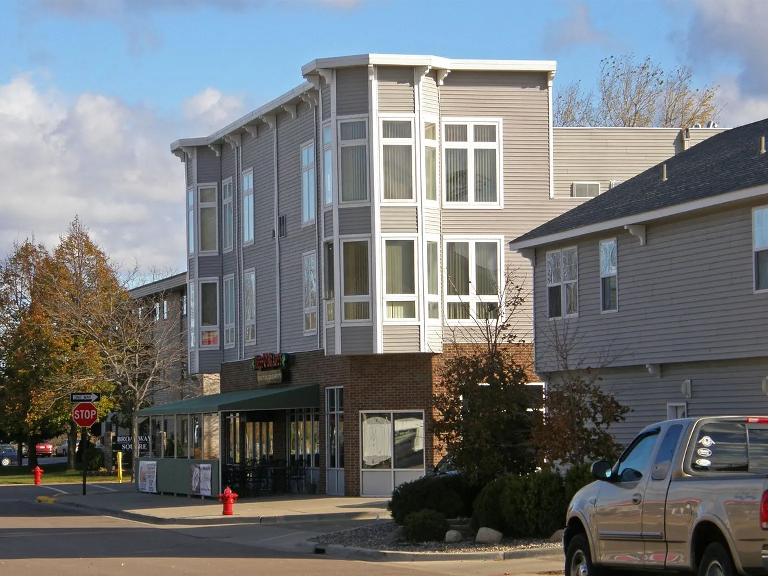 Landmark Square Apartments — Photo 2