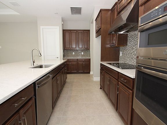 2nd image of 930 Walnut Creek Ln