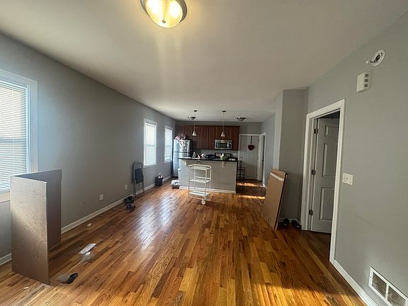 5th image of 3055 N Bremen St