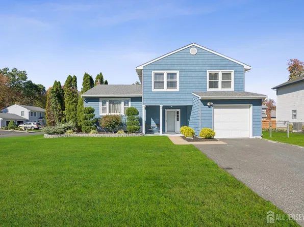 2 Michael Ct, Old Bridge, NJ 08857