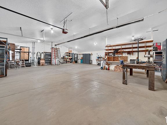 3rd image of 600 W Vine St