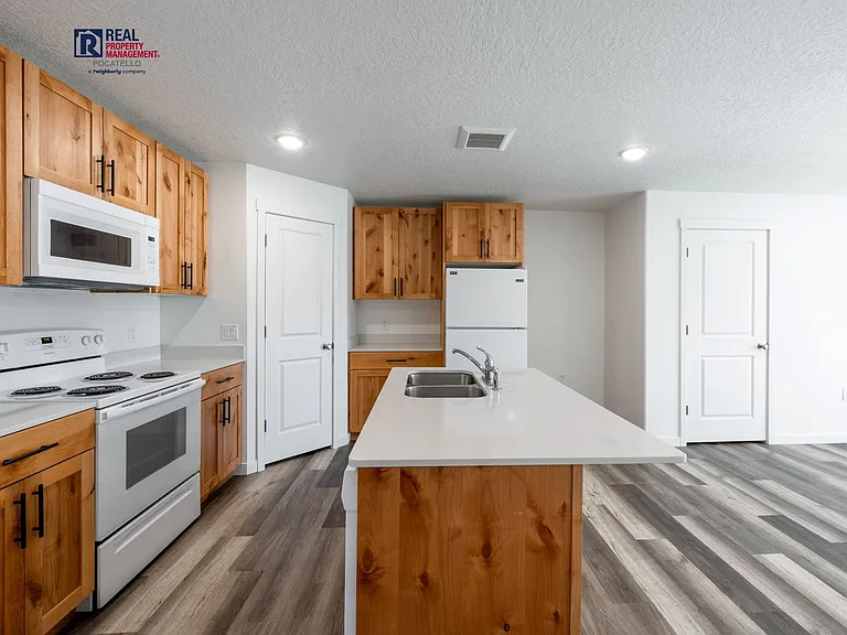 106 Briscoe Rd — Photo 3