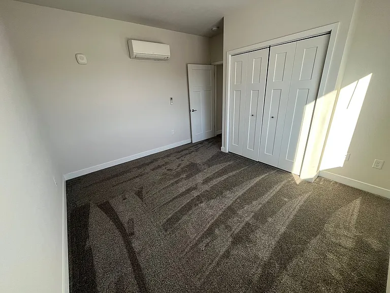 Cottage Grove Commons: 1300 N Windsor — Photo 37