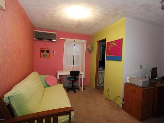5th image of 32 Browncrest Dr