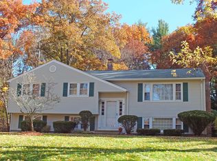 24 Abbott Ln, Chelmsford, MA 01824