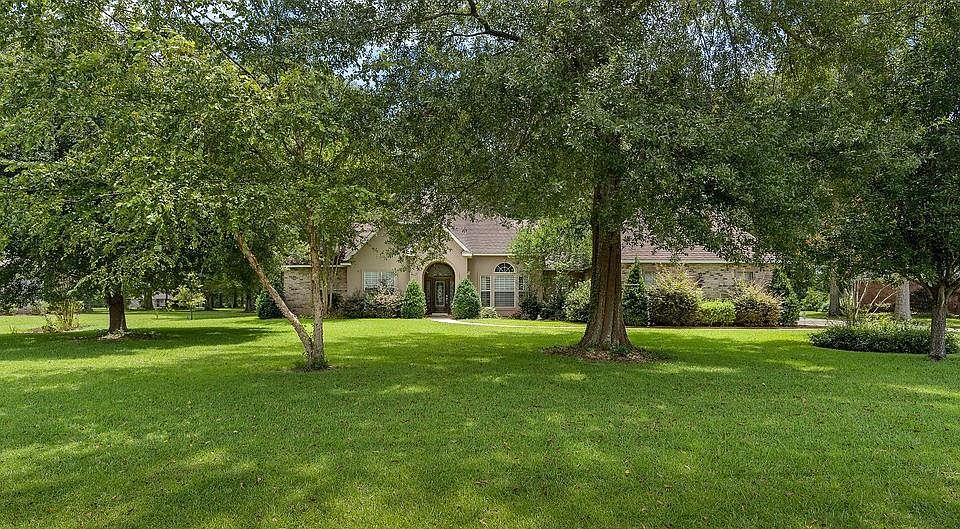 1st image of 773 Plantation Dr