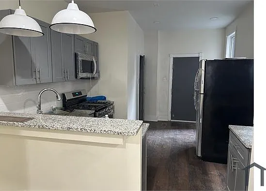 5540 Media St — Photo 5