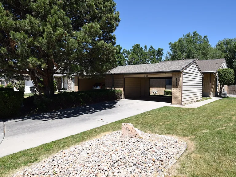 1885 E Jeremy Ct — Photo 2