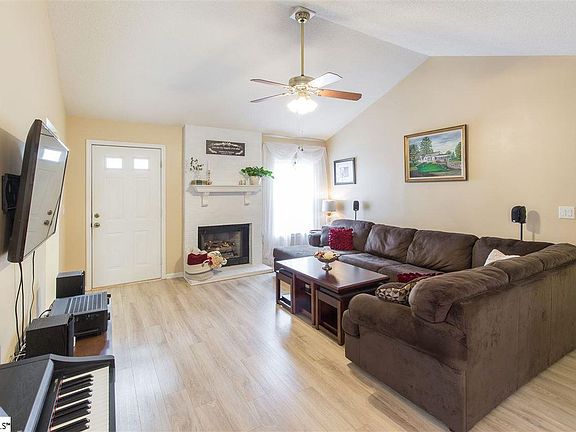 3rd image of 4 W Crossridge Dr