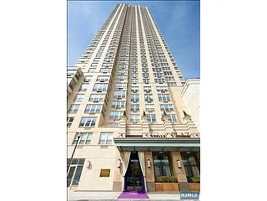 Sold by Prominent Properties Sotheby's International Realty | media 54