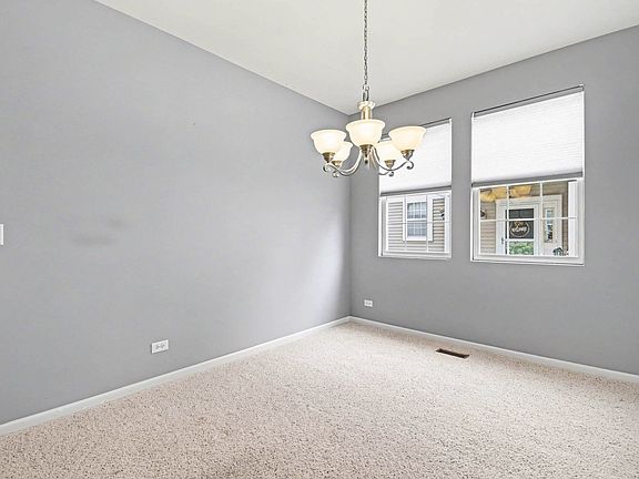 4th image of 8226 Woodview Ave