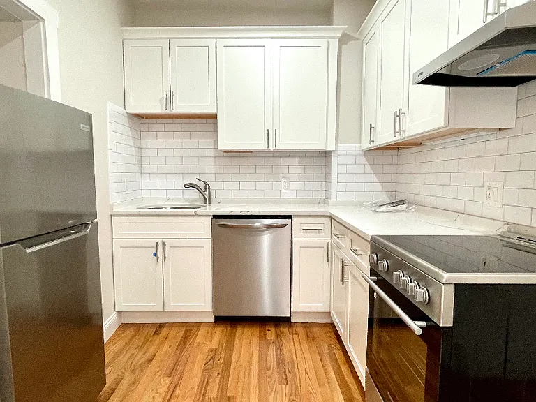 13 Anderson St #2 — Photo 2
