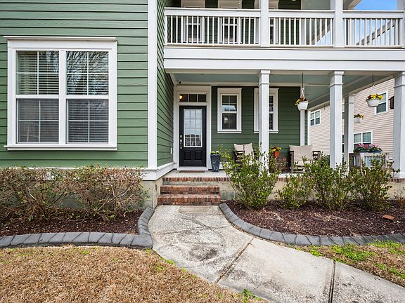 5th image of 136 Red Leaf Blvd