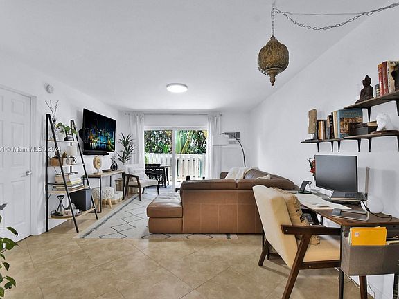 5th image of 3220 Bayview Dr APT 112