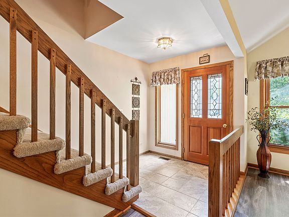 3rd image of 60 Balsam Ave